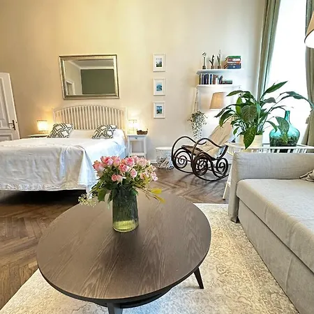 The Spot With Chair - Cozy Space Near Danube 公寓 *