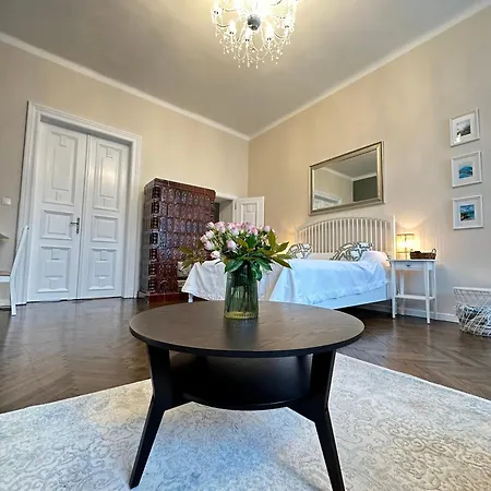 The Spot With Chair - Cozy Space Near Danube 布达佩斯