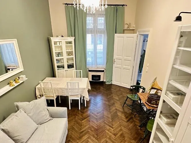The Spot With Chair - Cozy Space Near Danube Апартаменты Будапешт