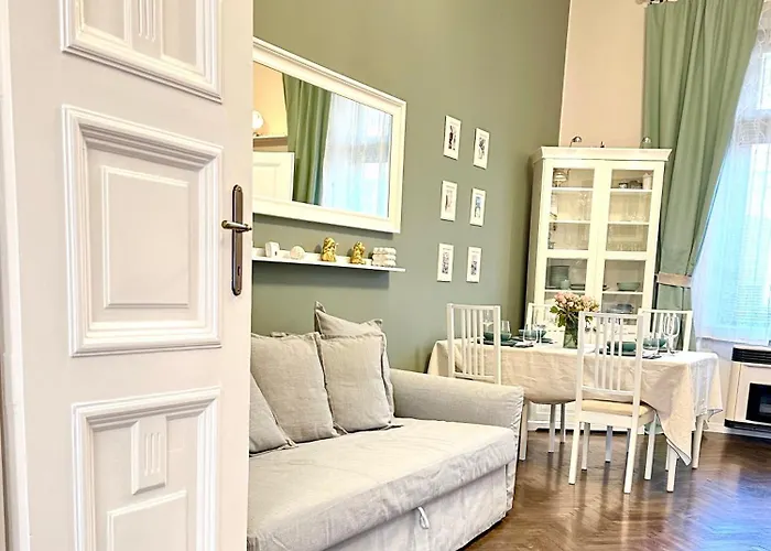 The Spot With Chair - Cozy Space Near Danube Апартаменты