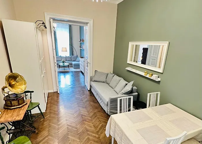 The Spot With Chair - Cozy Space Near Danube Апартаменты Будапешт