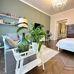 The Spot With Chair - Cozy Space Near Danube