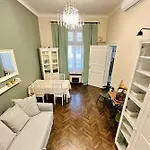 The Spot With Chair - Cozy Space Near Danube Appartamento Budapest