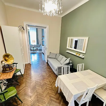 The Spot With Chair - Cozy Space Near Danube Daire Budapeşte