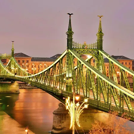 The Spot With Chair - Cozy Space Near Danube 아파트